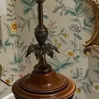 Vintage Stiffel Wood & Brass Pineapple Urn Lamp, Works