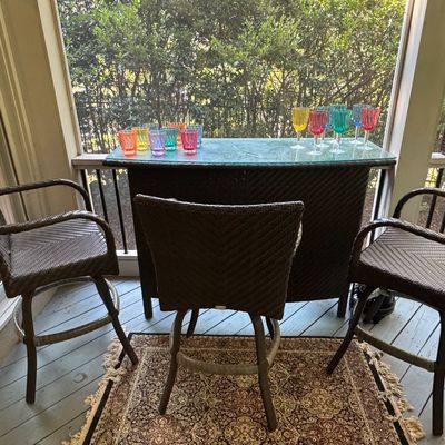 Frontgate bar set