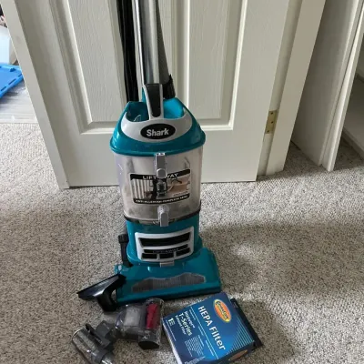 Shark Lift-Away Anti-Allergen Complete Seal Vacuum 