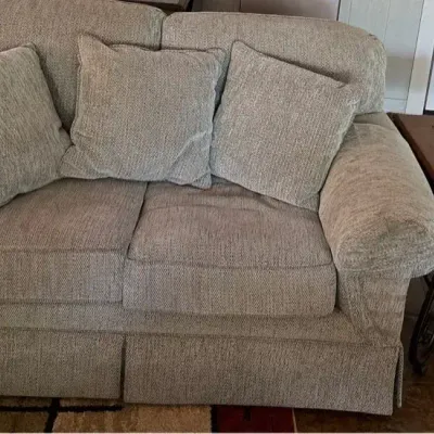 Flexsteel Loveseat With Pillows & End Table
