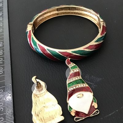 Jiu Long Xing Christmas Gnome Earrings & Bangle Bracelet Set