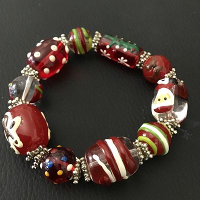 Christmas Holiday Lampwork Glass Bead Stretch Bracelet