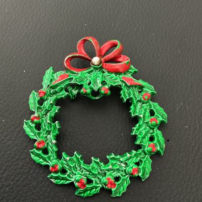Vintage Enamel Christmas Wreath Brooch