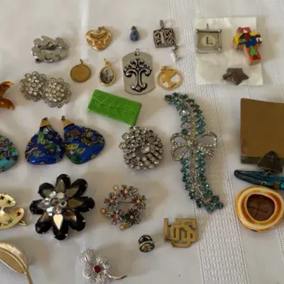 Brooches & Pendants