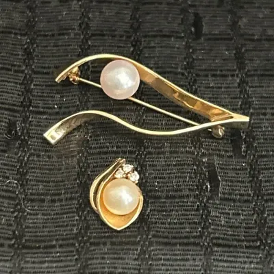 14K Gold With Pearl Brooch & 14K Gold Pendant With Pearl & Diamond Chips