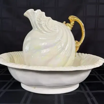 Shell Shaped Water Pitcher And Basin
