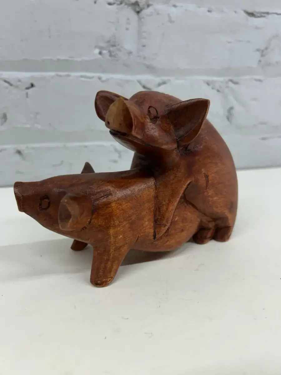 Wood Carving Of Pigs 