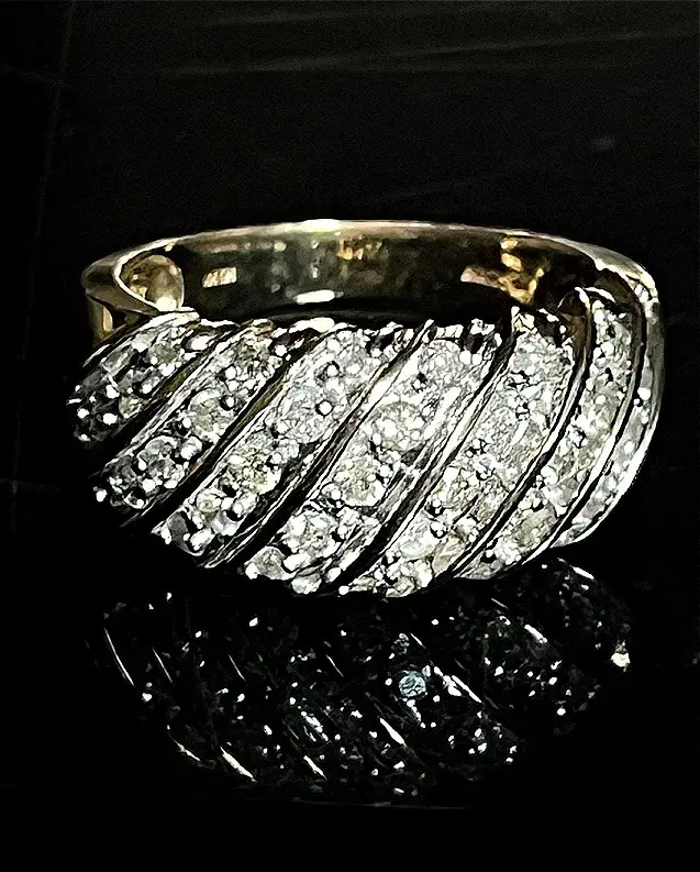 10K Yellow Gold 35 Diamond Ring 