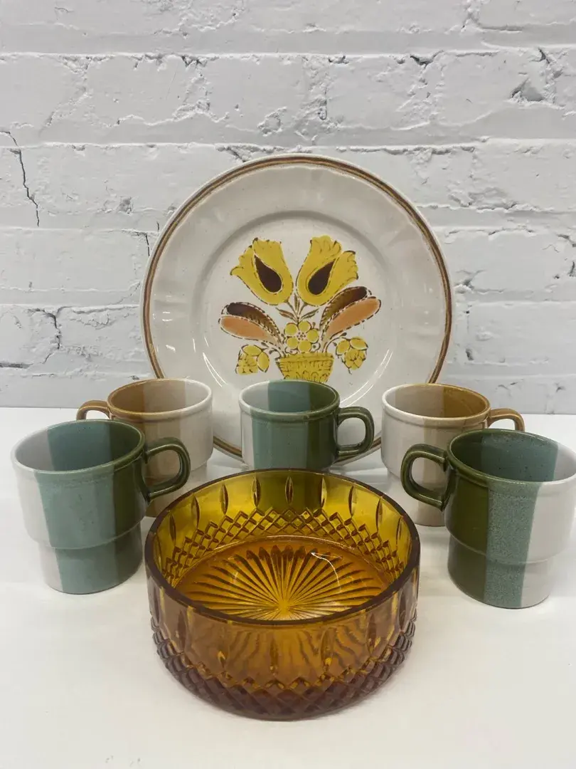 Mid Century Modern Amberina Ashtray With Vintage Stoneware 