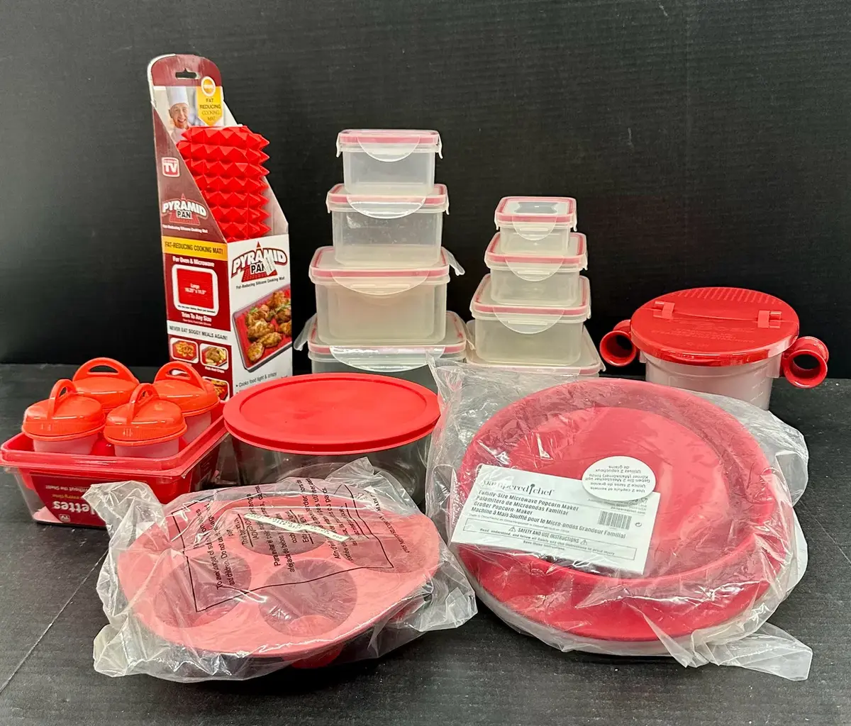Pyrex And Other Plastic Containers W/ Lids & Silicone Bake & Cookkwear