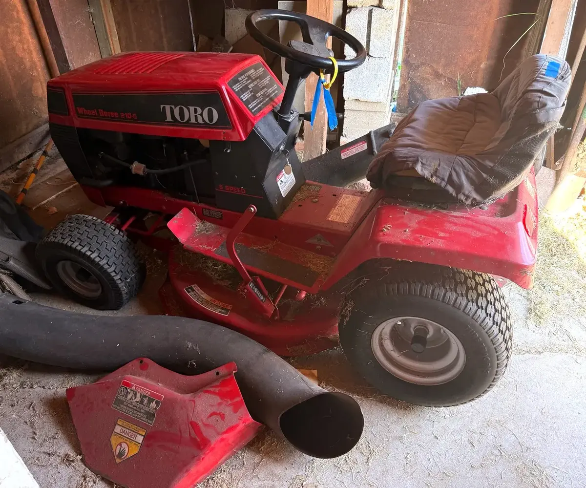 Toro Wheel Horse 210-5 Riding Lawn Mower W/ Bagger