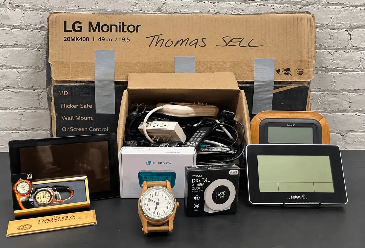 LG Monitor, Kodak Digital Photo, Clocks & Watches w/ Dakota, Square Glow & Skyscan + Box of Cords 