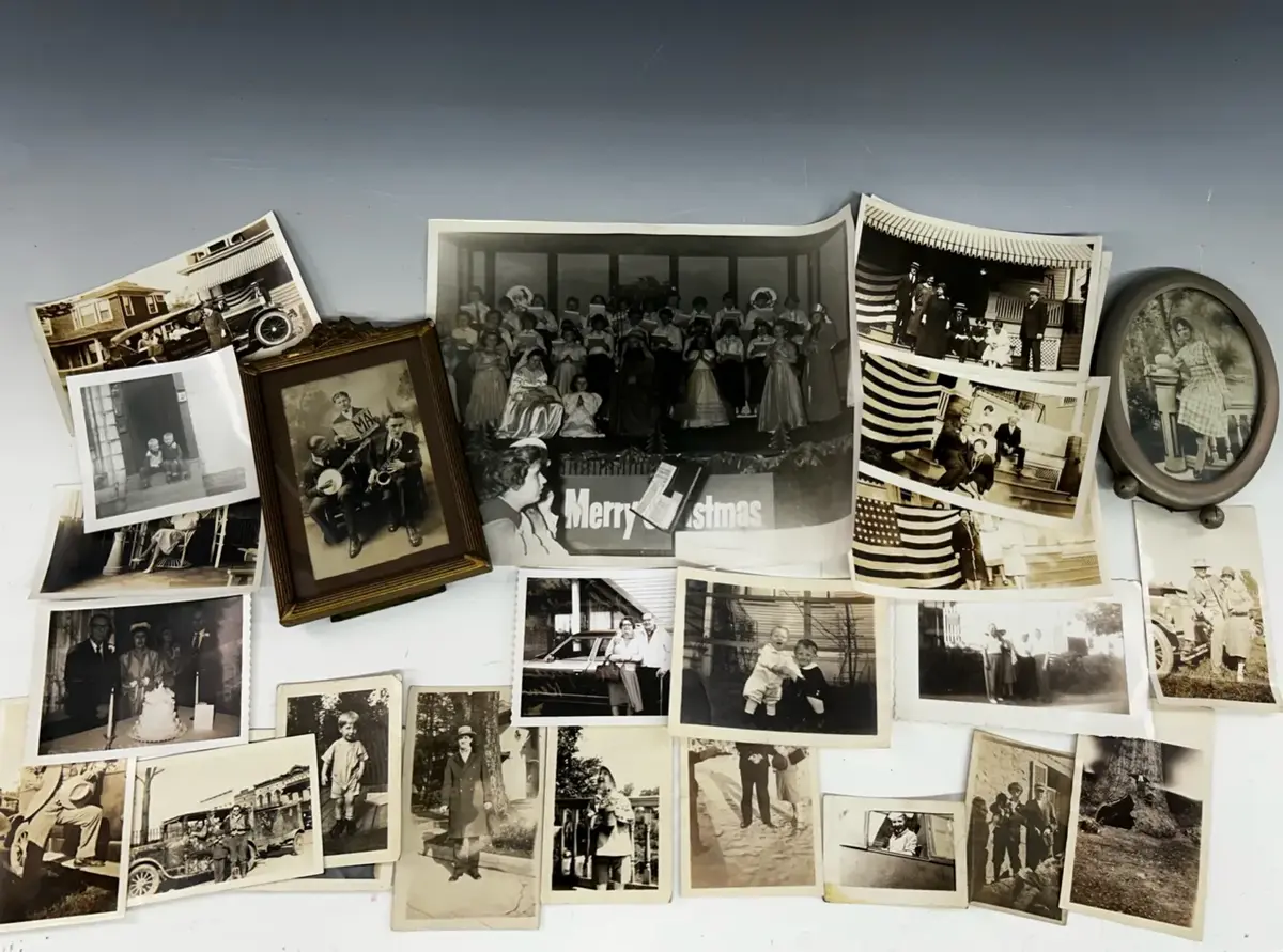 Vintage & Antique Photographs With Family And Portrait Photos 