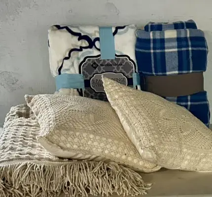 Vintage F/Q Bedspread w/ Crohcheted Decorative Pillows, Electric Throw, New 2pk Members Mark Throws