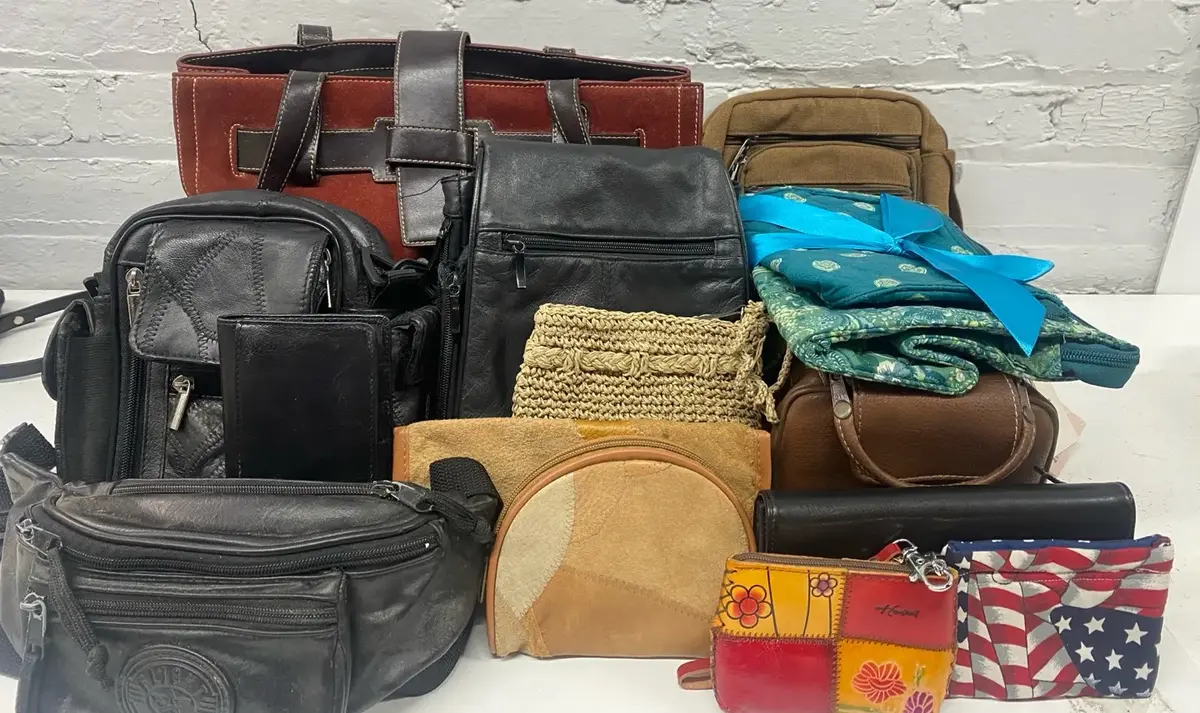 Vintage Purses, Wallets And Totes 