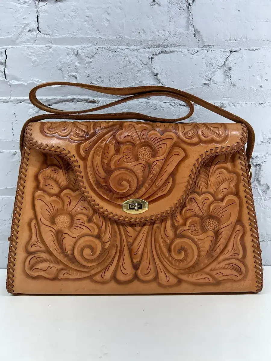 Hand Tooled Vintage Mexican Leather Purse 