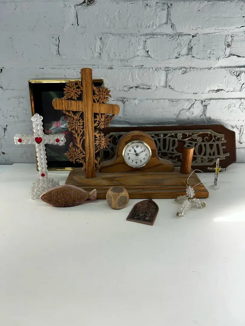 Christian / Cross Themed Decor, Signs, Oak Desk Clock, More