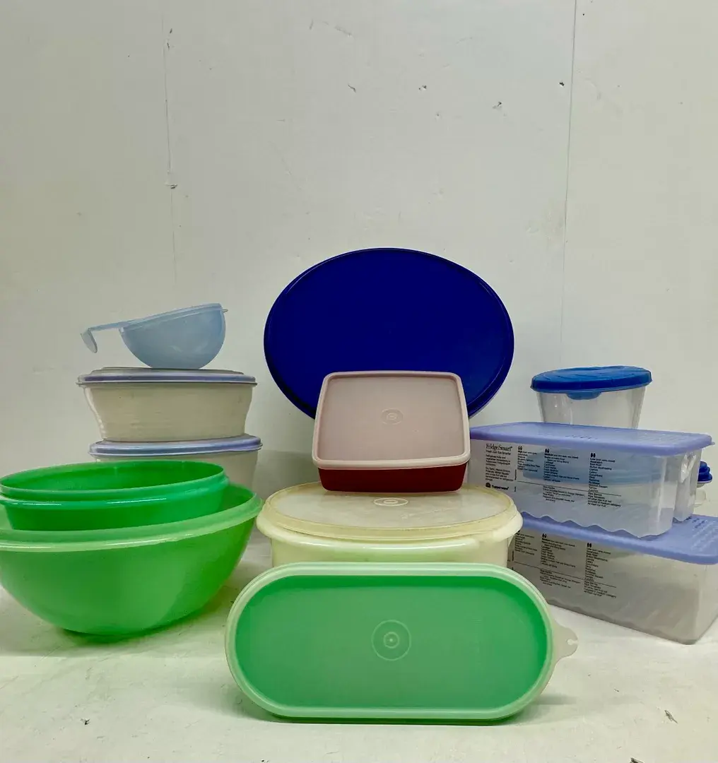 Tupperware and Other Food Storage Containers, Some w/ Lids