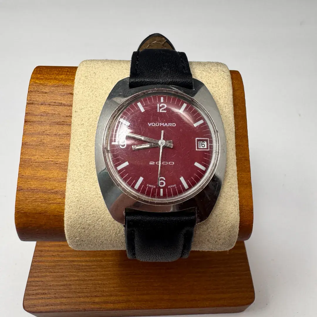 Striking Voumard 2000 Red Dial Men’s Swiss Wristwatch