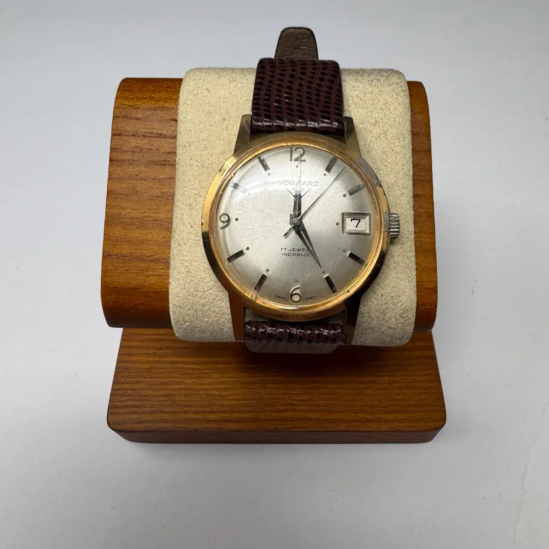 Refined Voumard 17 Jewel Incabloc Men’s Swiss Wristwatch