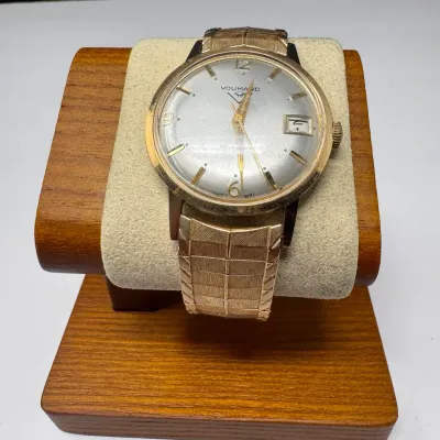 Refined Voumard 17 Jewel Incabloc Men’s Swiss Wristwatch