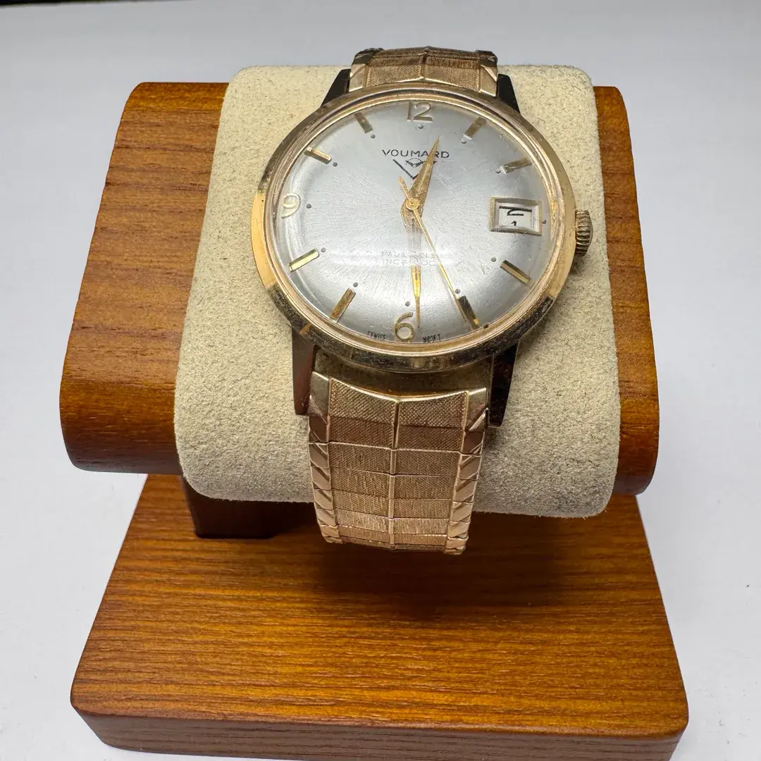 Refined Voumard 17 Jewel Incabloc Men’s Swiss Wristwatch