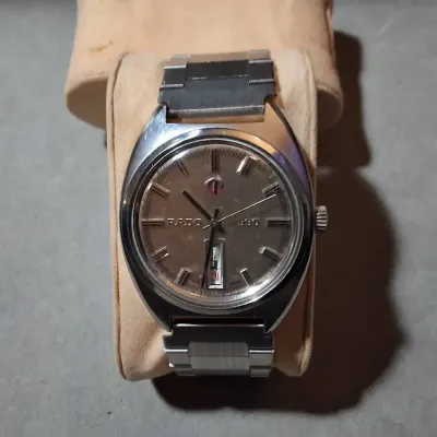 Vintage RADO 380 Automatic Wristwatch with Vertical Day-Date Display 
