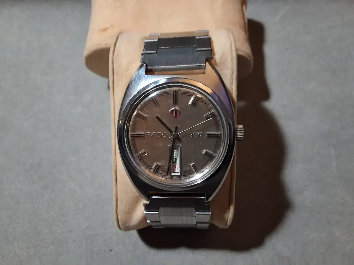 Vintage RADO 380 Automatic Wristwatch with Vertical Day-Date Display 