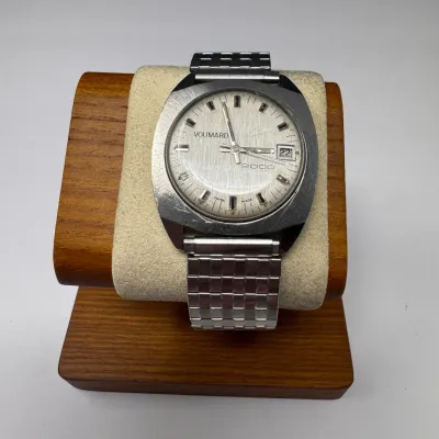 Classic Voumard 2000 Men’s Swiss Wristwatch with Date