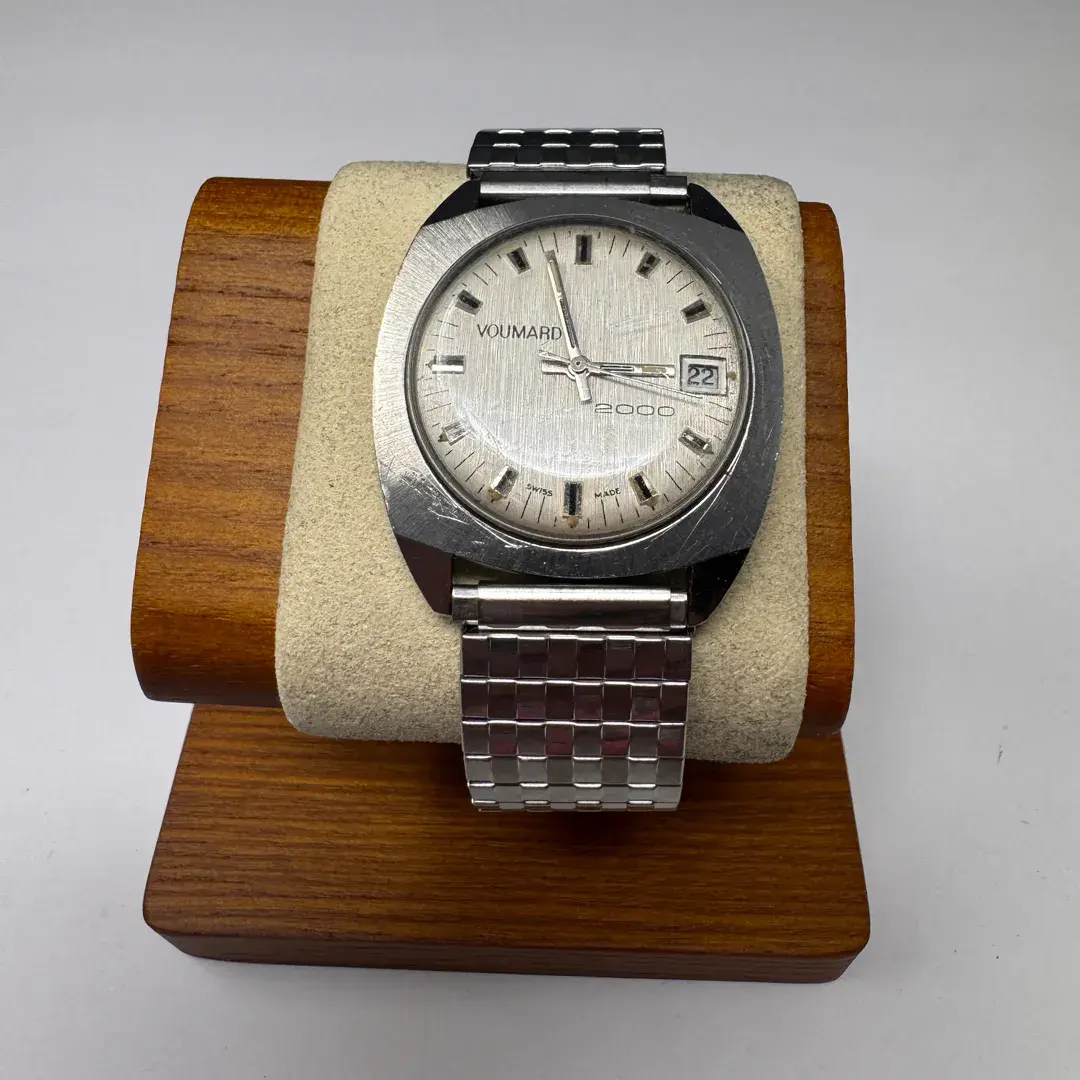 Classic Voumard 2000 Men’s Swiss Wristwatch with Date