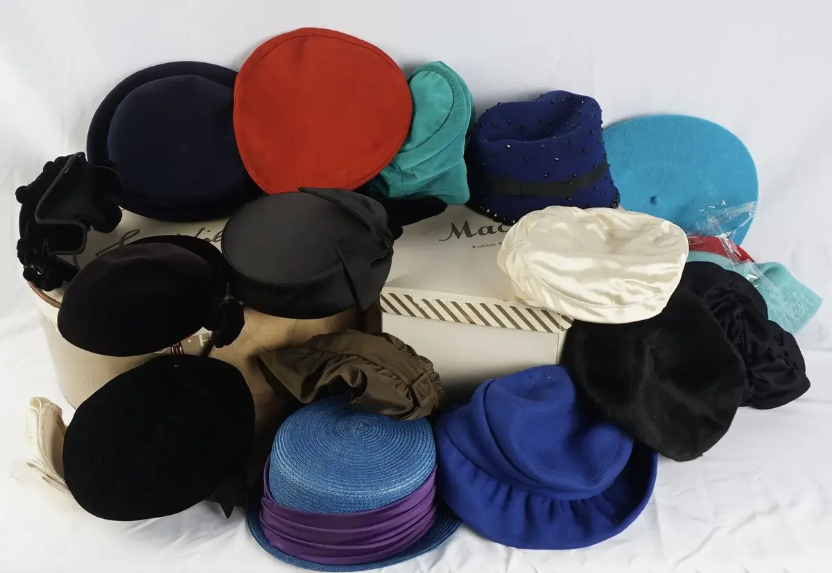 21 Vintage Women's Hats With Kansas City Macy's And Sally Victor Hat Boxes
