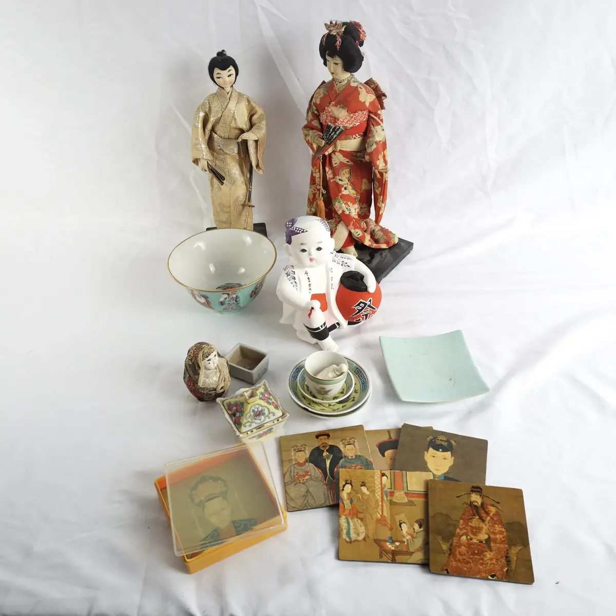14 Pieces of Asian Decorations: Japanese Kimono Dolls, Porcelain Bowls, Portrait Coasters