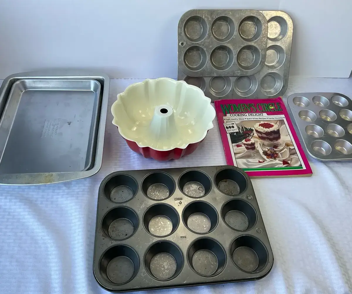 Baking Pans Women's Circle Cookbook