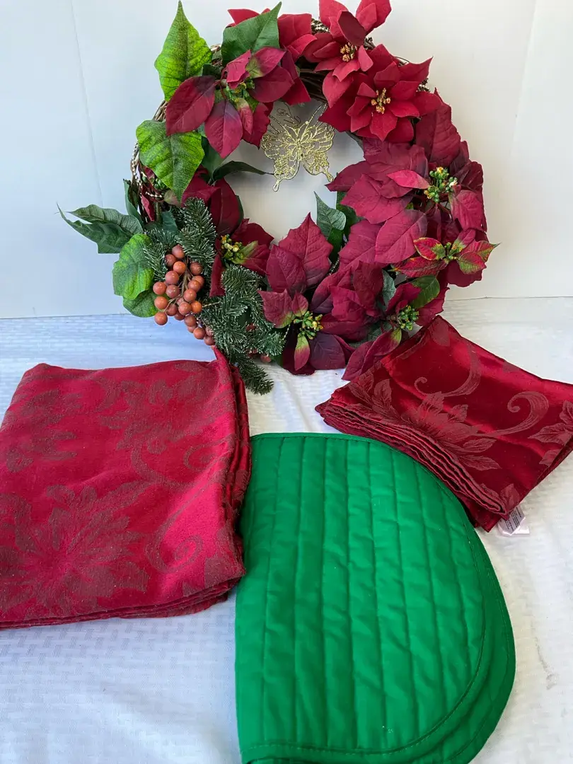 Poinsettia Wreath Holiday Linens
