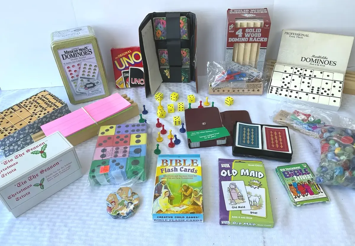 Cardinal Dominoes Game Set