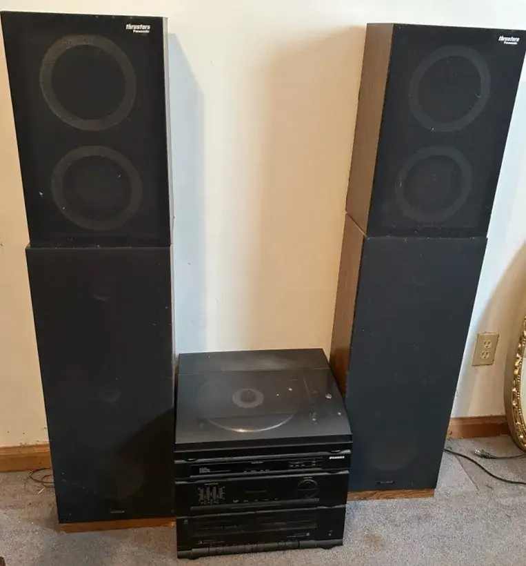 Sylvania Stereo System With Turntable, Dual Cassette & 4 Speakers
