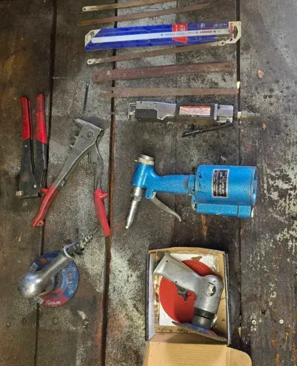 Pneumatic Air Tools, Riveters, Body Saw & Accessories