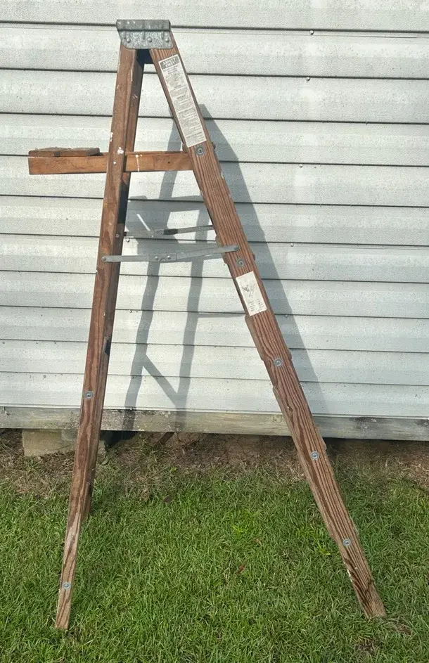 5.5 Ft Wooden A-Frame Step Ladder With Work Shelf