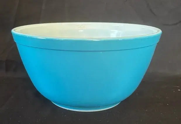 Vintage Pyrex Turquoise Blue 1.5 Qt Mixing Bowl