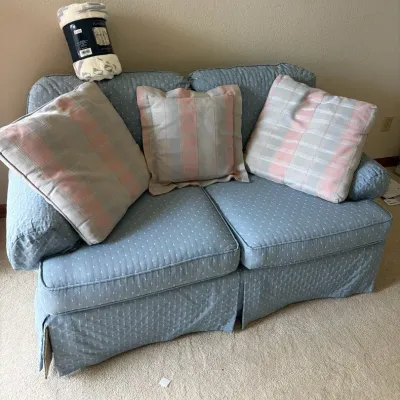 Blue Love Seat With Accent Pillows & New Pendleton Ultra Soft Throw 