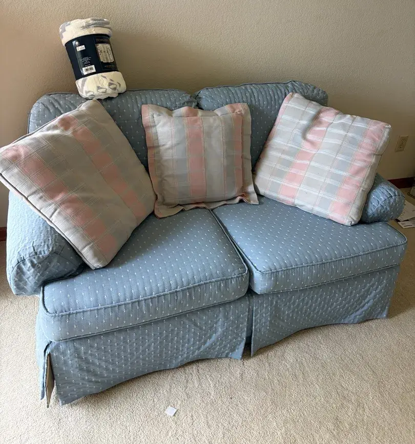 Blue Love Seat With Accent Pillows & New Pendleton Ultra Soft Throw 