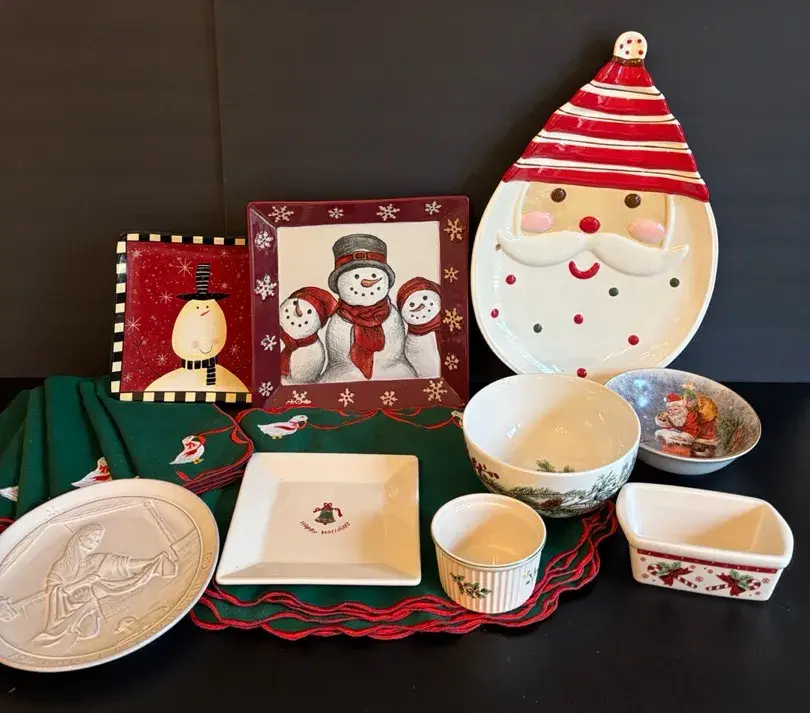 Holiday Serving Pieces & Linens