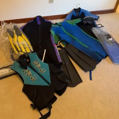 Snorkel Lot | Mares Plana Avantitre Fins, O'Brien Wetsuits, Voit Fins & Masks