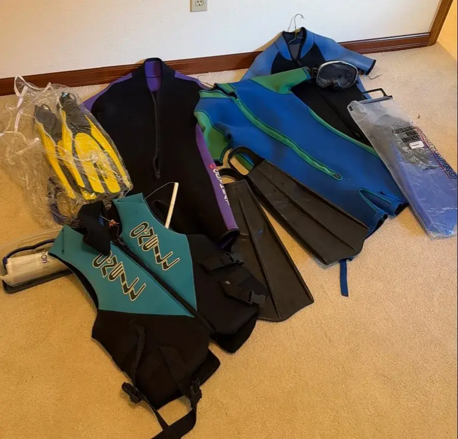 Snorkel Lot | Mares Plana Avantitre Fins, O'Brien Wetsuits, Voit Fins & Masks