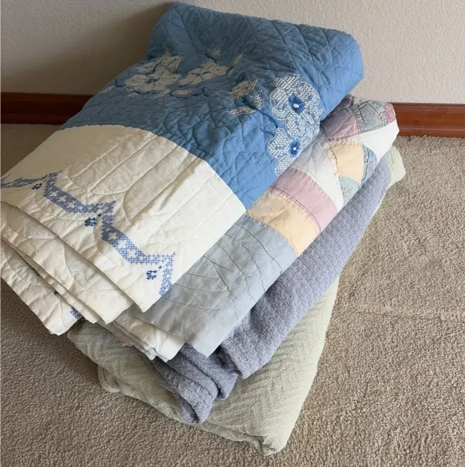 Vintage Quilts & Blankets