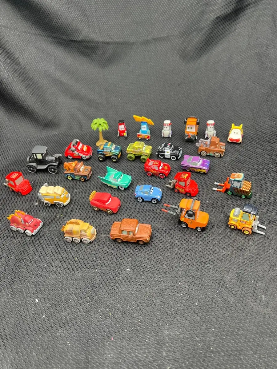 Pixar Cars Minis - 28 Count