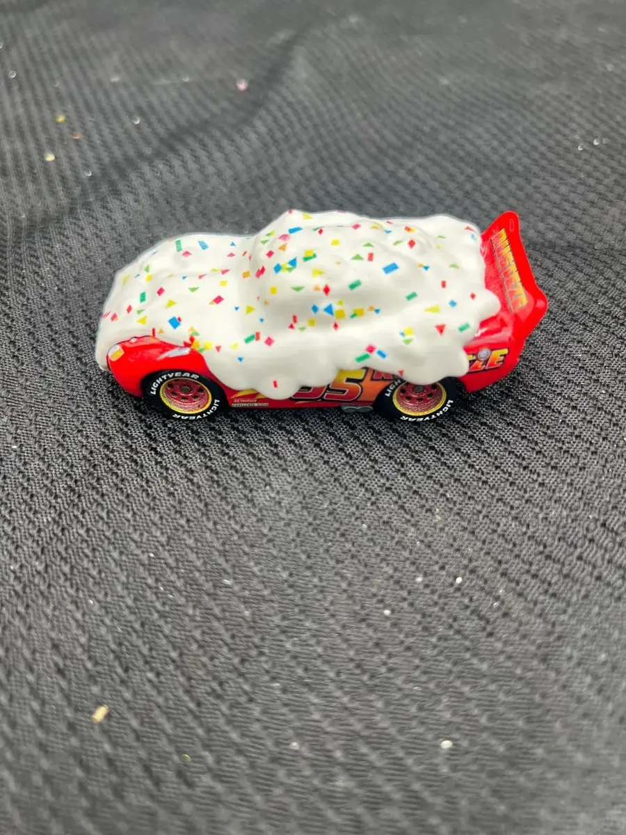RARE Pixar Cupcake Lightning McQueen 