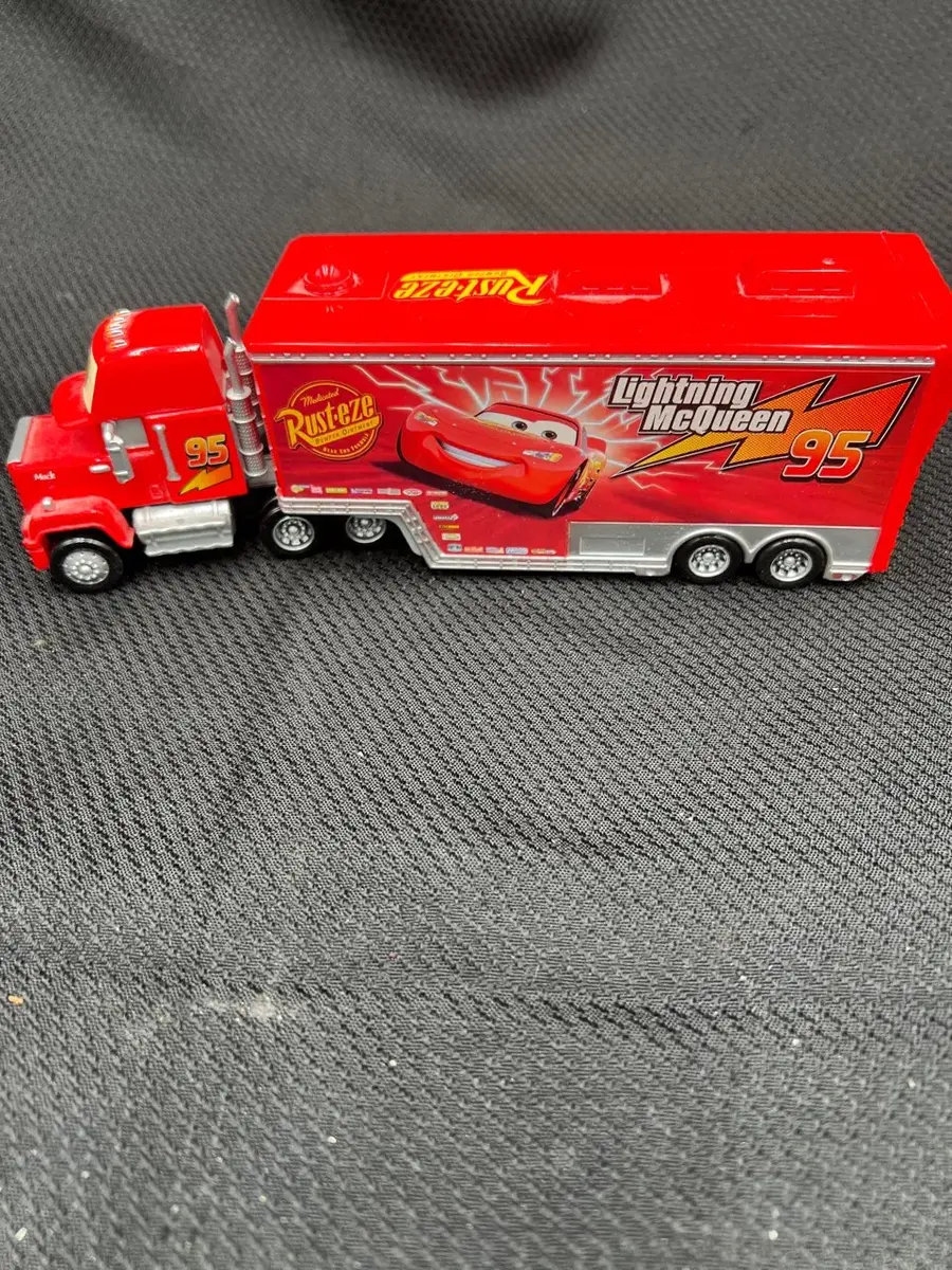 Pixar Cars Lightning McQueen Mack Hauler