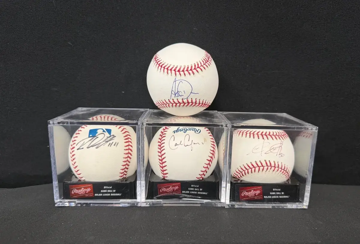 Signed Official Major League Baseballs 