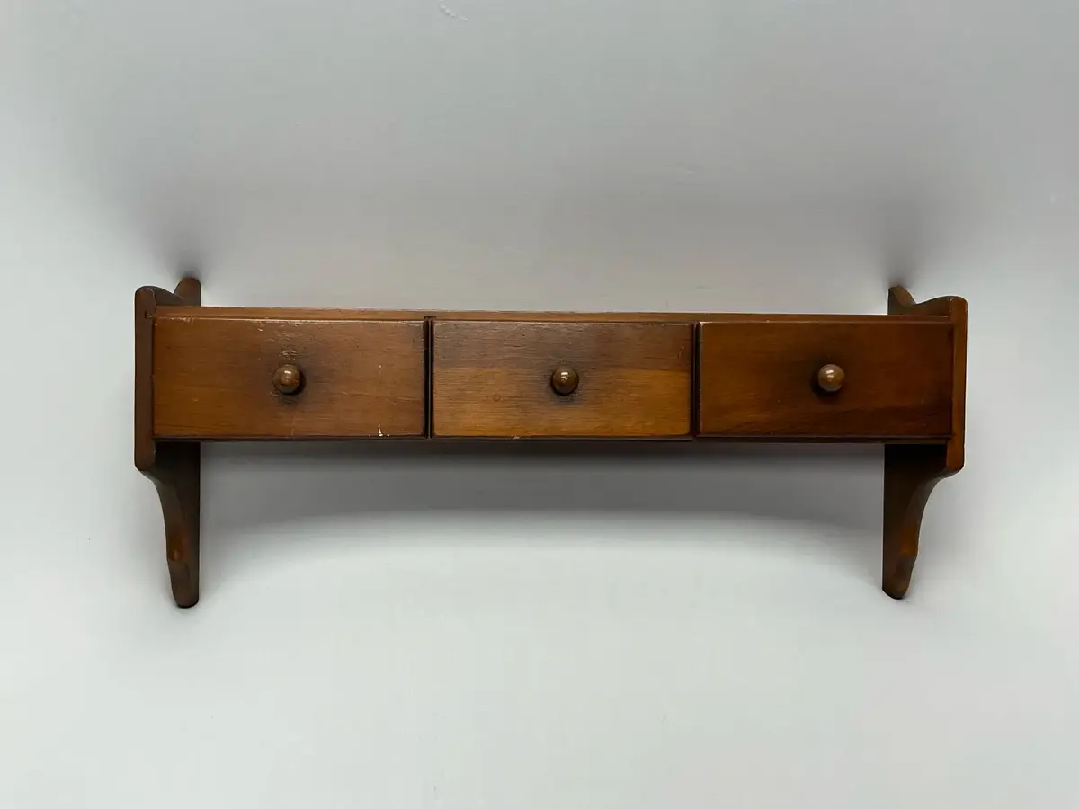 Wall-Mounted Wood Shelf￼